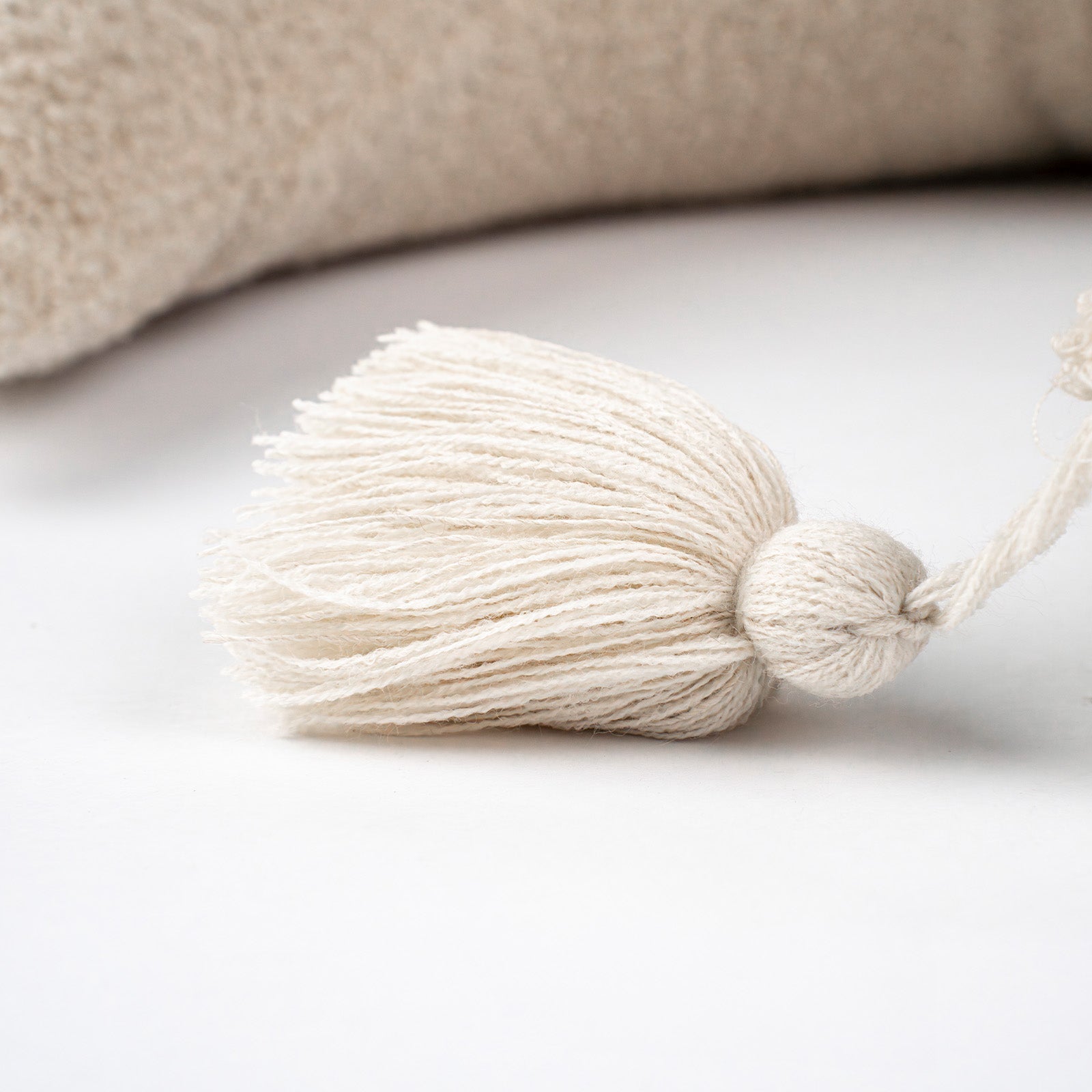 Stillkissen Halbmond Teddystoff Boucle – Komfort Unterstützung & stilvolle Optik - Stillkissen