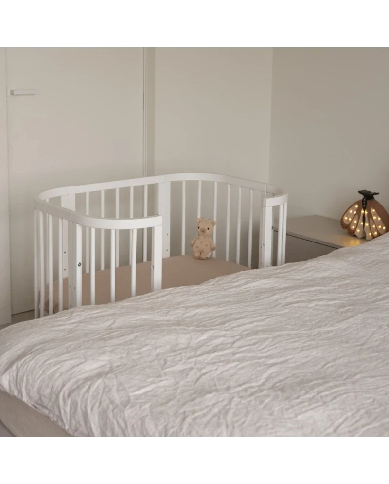Babybett 5-in-1 – Ein Bett für viele Jahre - mitwachsend | Quadratische Form - Babybett