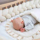 Baby schläft im Babyschlafsack Dreamy mit Rüschenkrone