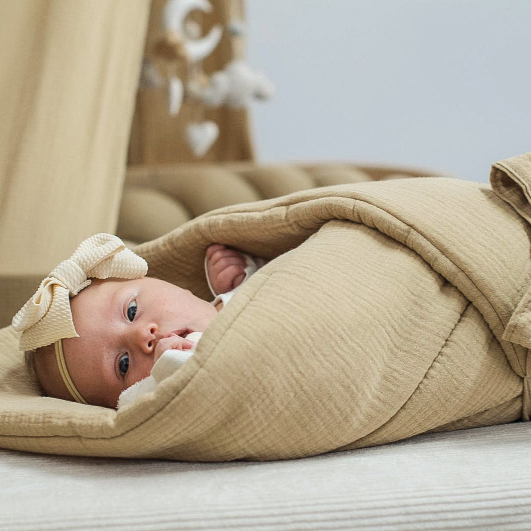 Babyhörnchen Musselin mit Schleife – Kuschelige Puckdecke & Einschlagdecke - Babyhörnchen