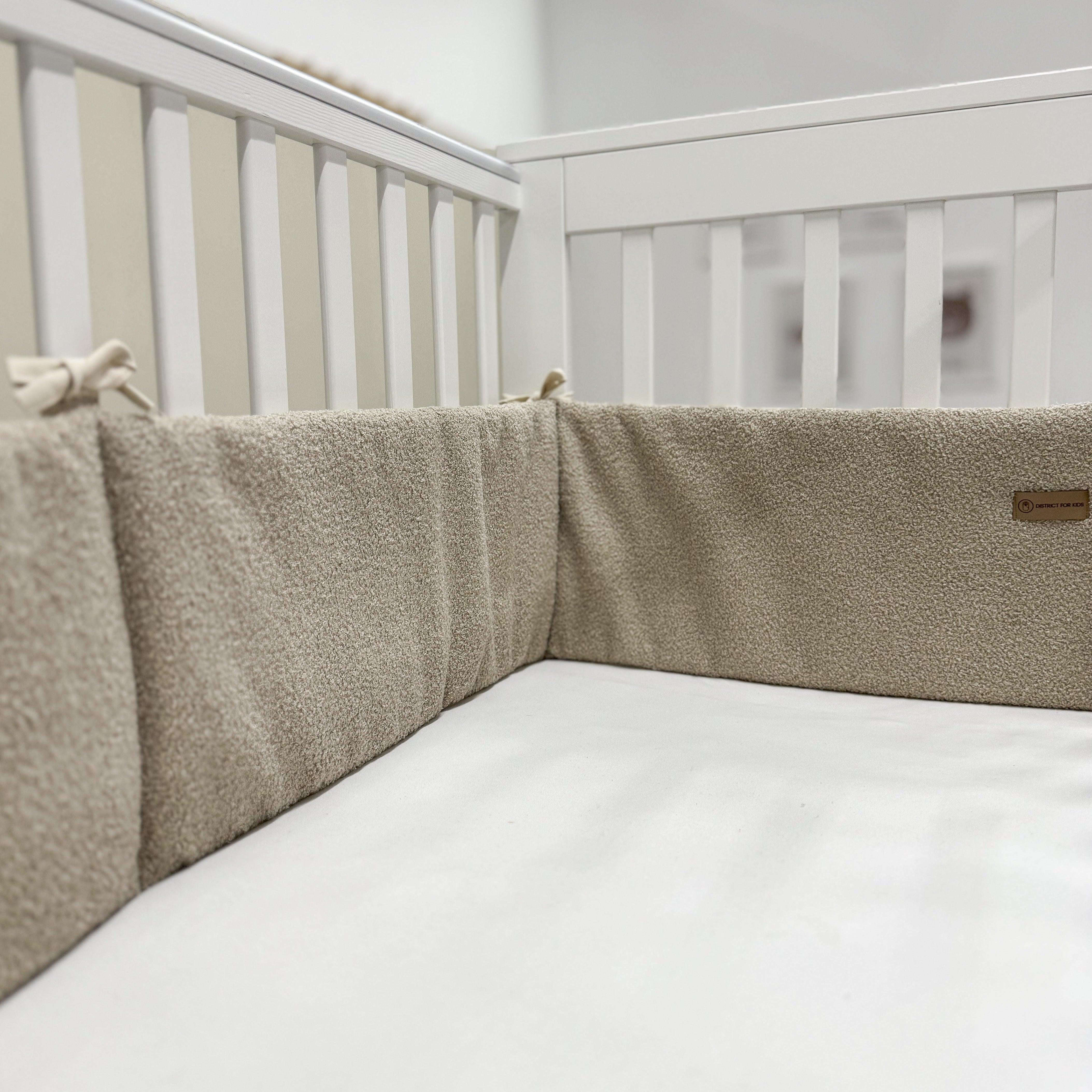 Bettumrandung Teddy Bouclé – Weiche Premium Umrandung für Baby- & Beistellbetten-Bettumrandung-District for Kids-Creme-150 cm-District for Kids