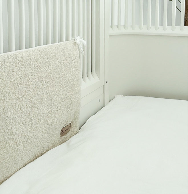 Bettumrandung Teddy Bouclé – Weiche Premium Umrandung für Baby- & Beistellbetten - Bettumrandung