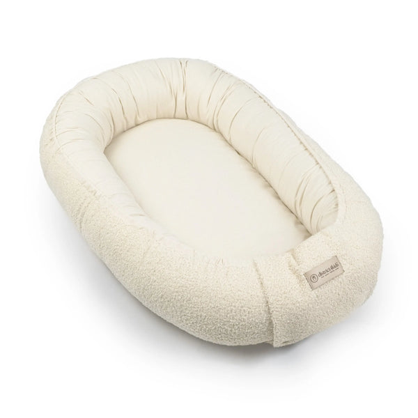 Babynestchen Teddystoff-Bouclé – mitwachsender Baby-Kokon District for Kids
