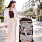 Sitzauflage Baumwolle Leoprint für den Kinderwagen inkl. Gurtschutz - universell passend District for Kids