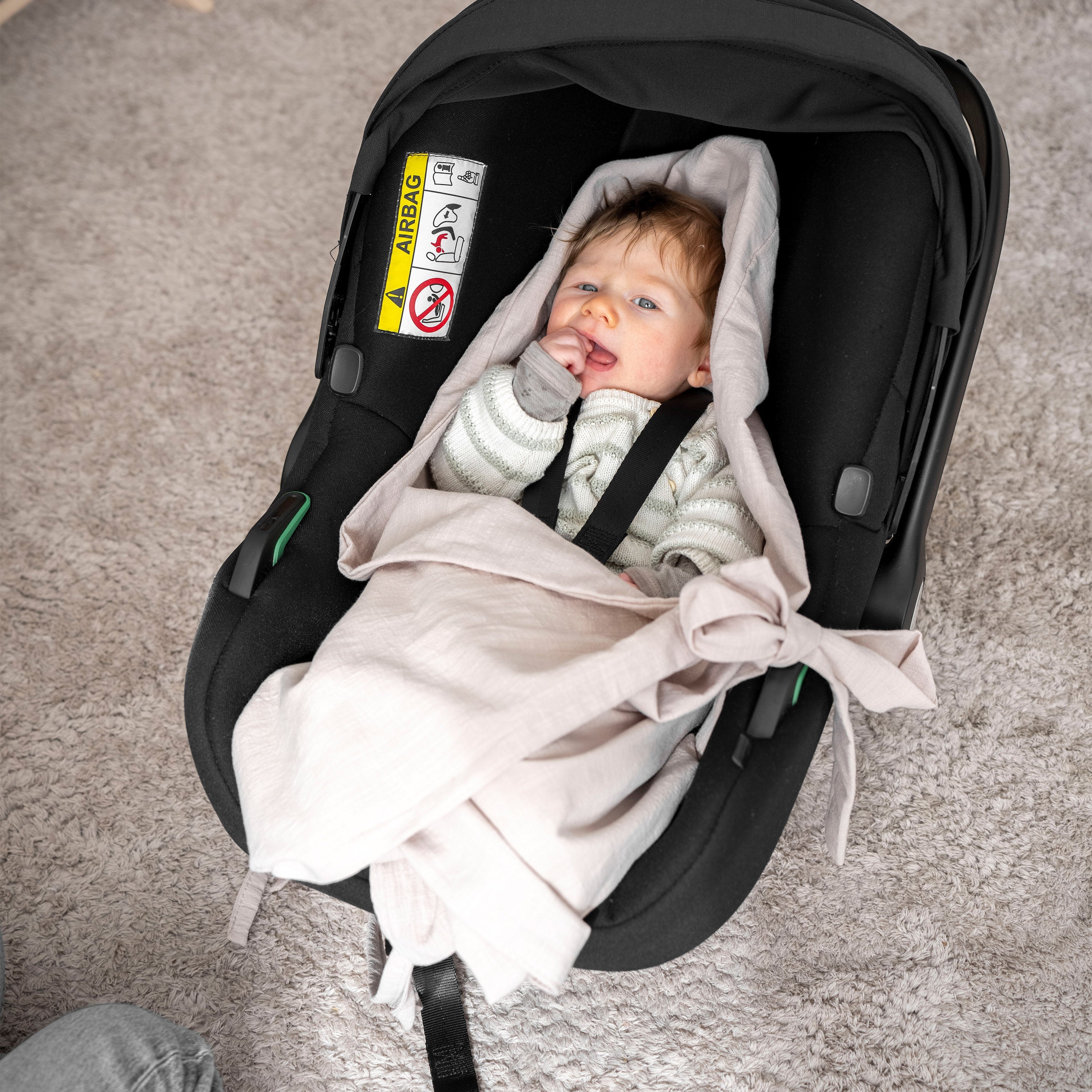 Einschlagdecke für Babyschale aus Leinen | Leichte Sommer Autoschalen Decke 0.5 TOG District for Kids