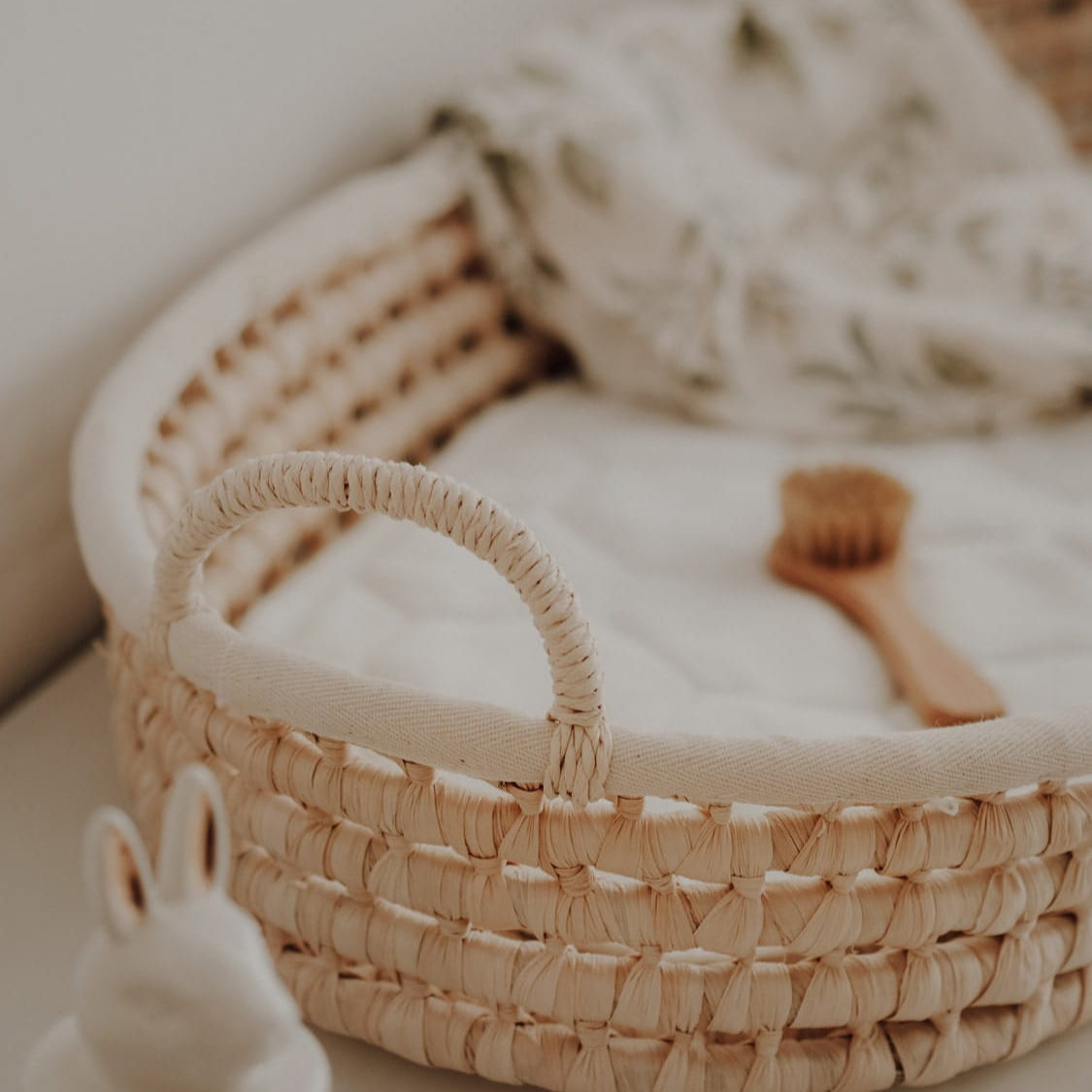 Wickelkorb aus Maisgeflecht mit Einlagematte - platzsparende & stilvolle Alternative zum Wickeltisch Wickelkorb