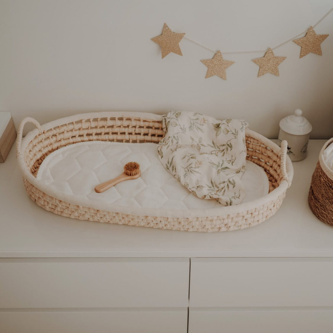 Wickelkorb aus Maisgeflecht mit Einlagematte - platzsparende & stilvolle Alternative zum Wickeltisch Wickelkorb