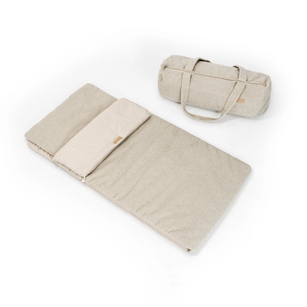 Kinderschlafsack aus Bouclé inkl. Tasche & Kissen – perfekt für unterwegs & zuhause District for Kids
