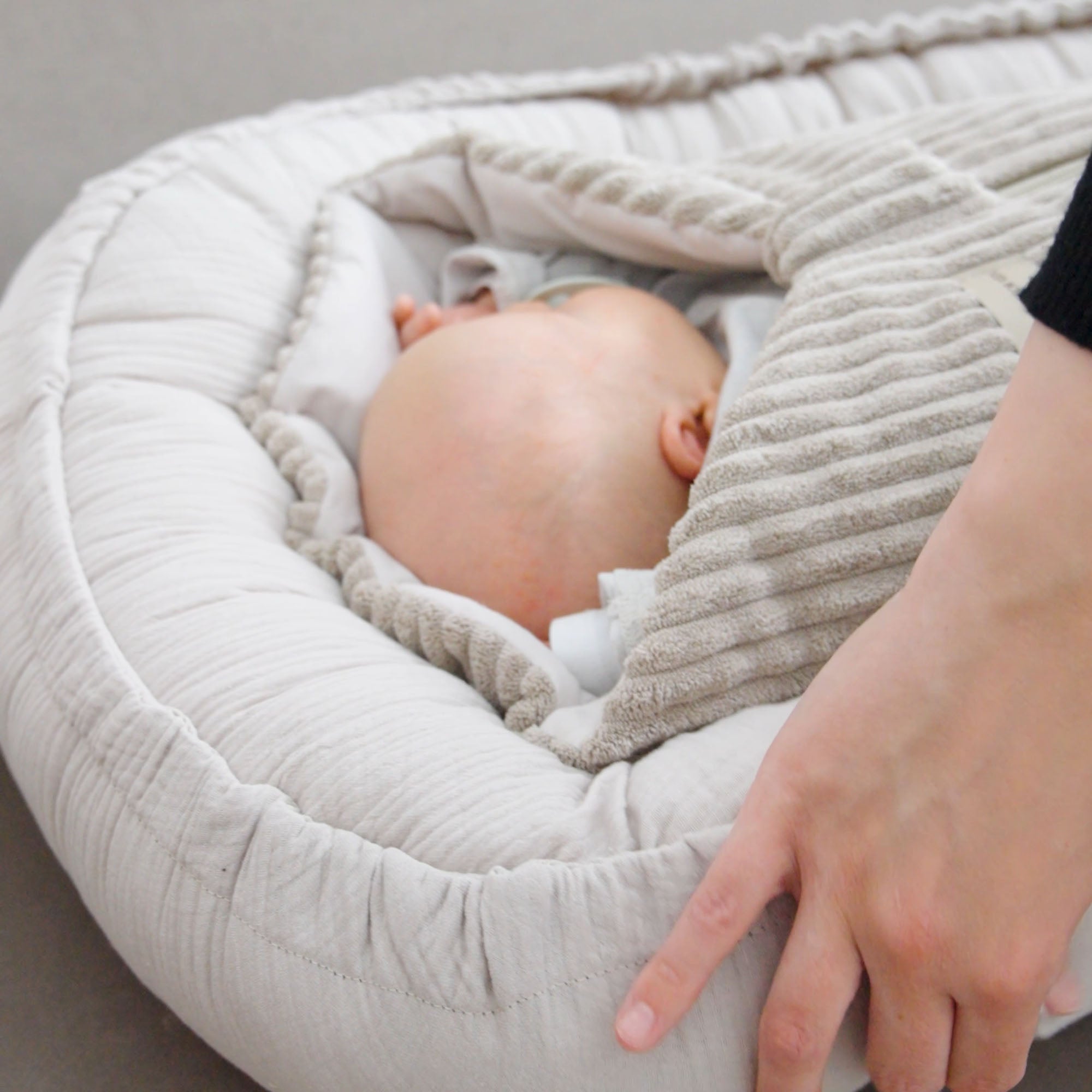 Babynestchen Musselin – Weicher mitwachsender Baby Kokon - Babynestchen