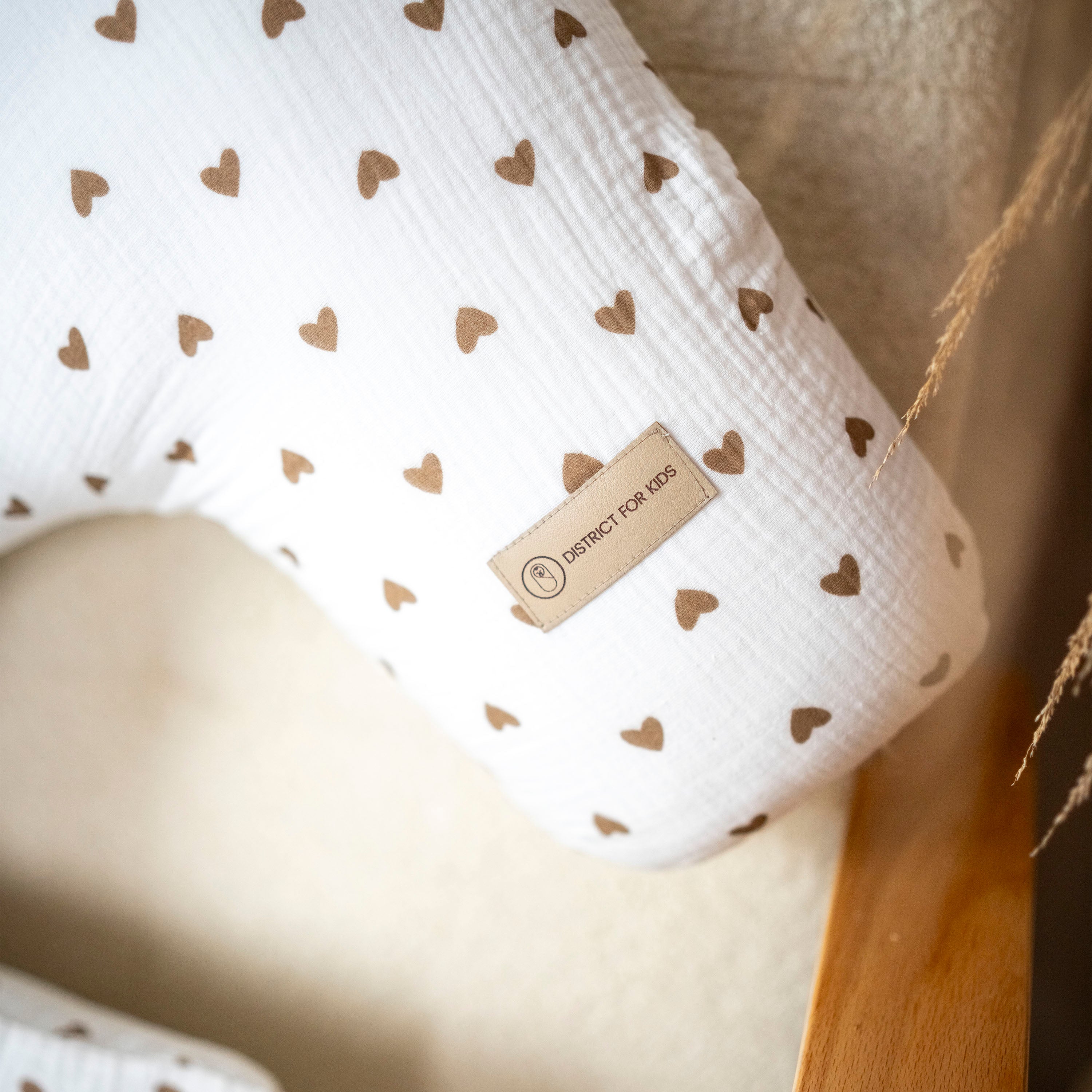 Stillkissen U-Form Musselin Herzen braun mit abnehmbaren Bezug - Herzen braun - Stillkissen