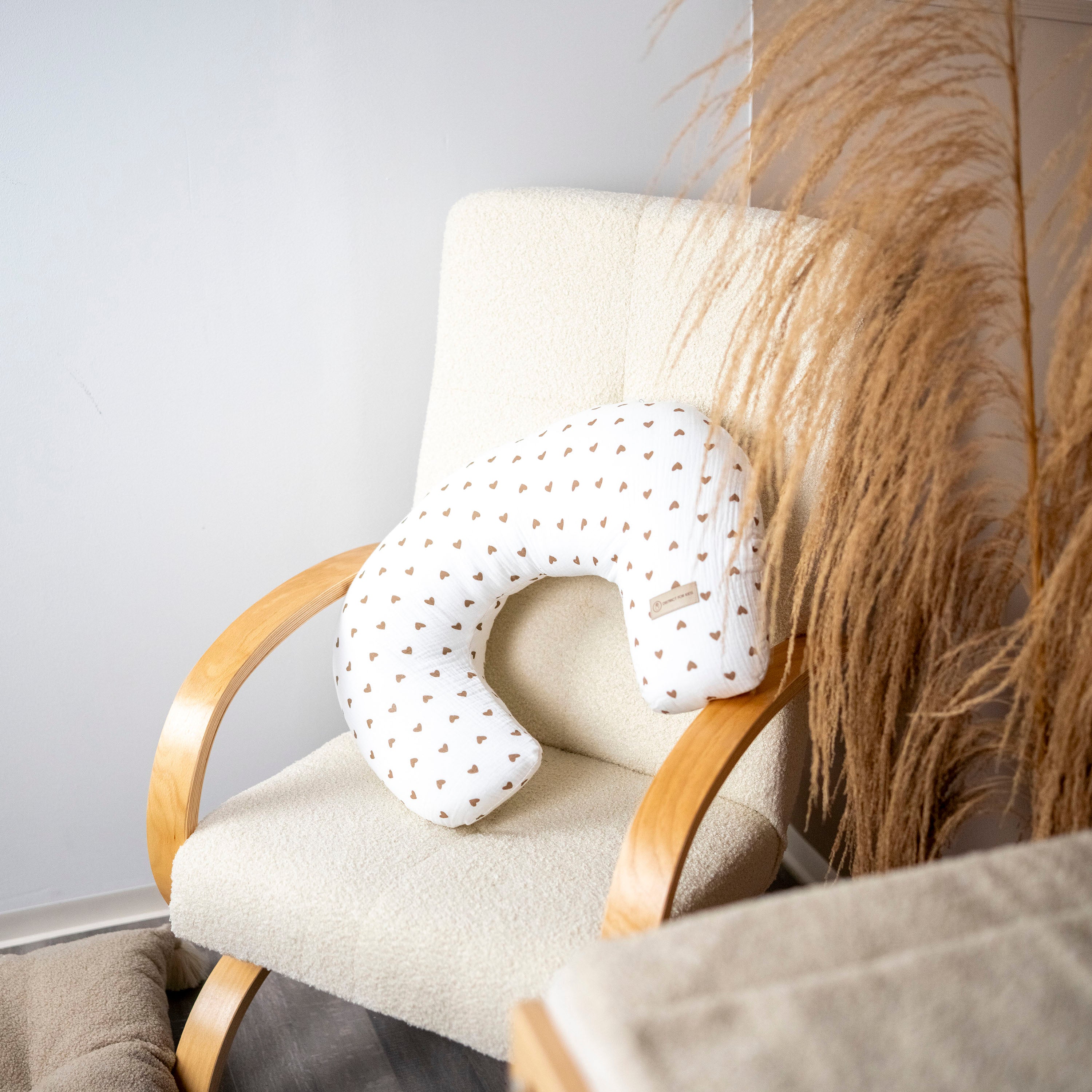 Stillkissen U-Form Musselin Herzen braun mit abnehmbaren Bezug - Herzen braun - Stillkissen