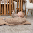Stillkissen Halbmond Cord – Komfort, Unterstützung & stilvolle Optik District for Kids