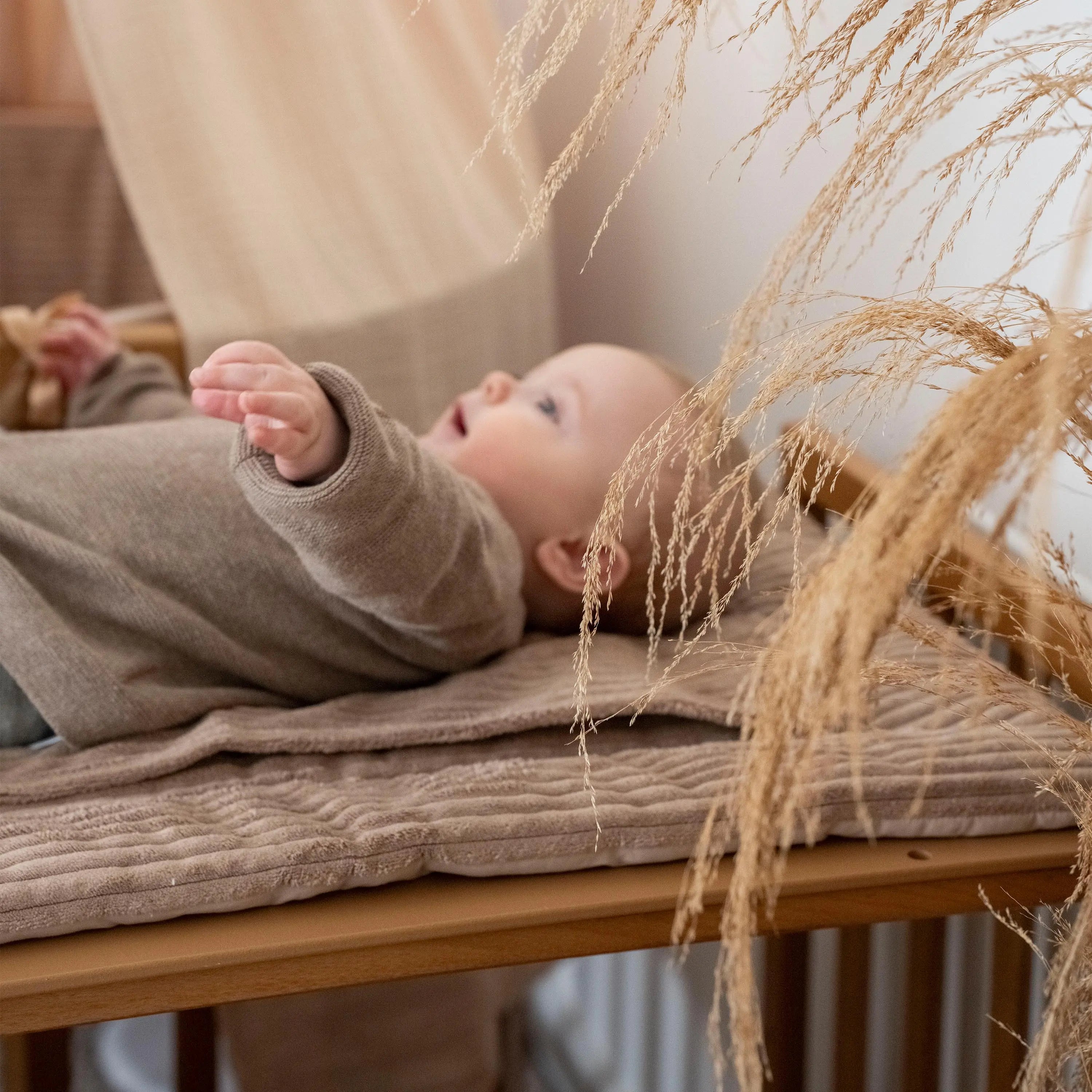 Wickelauflage Cord mit Unterlage – natürlich & kuschelig für dein Baby District for Kids