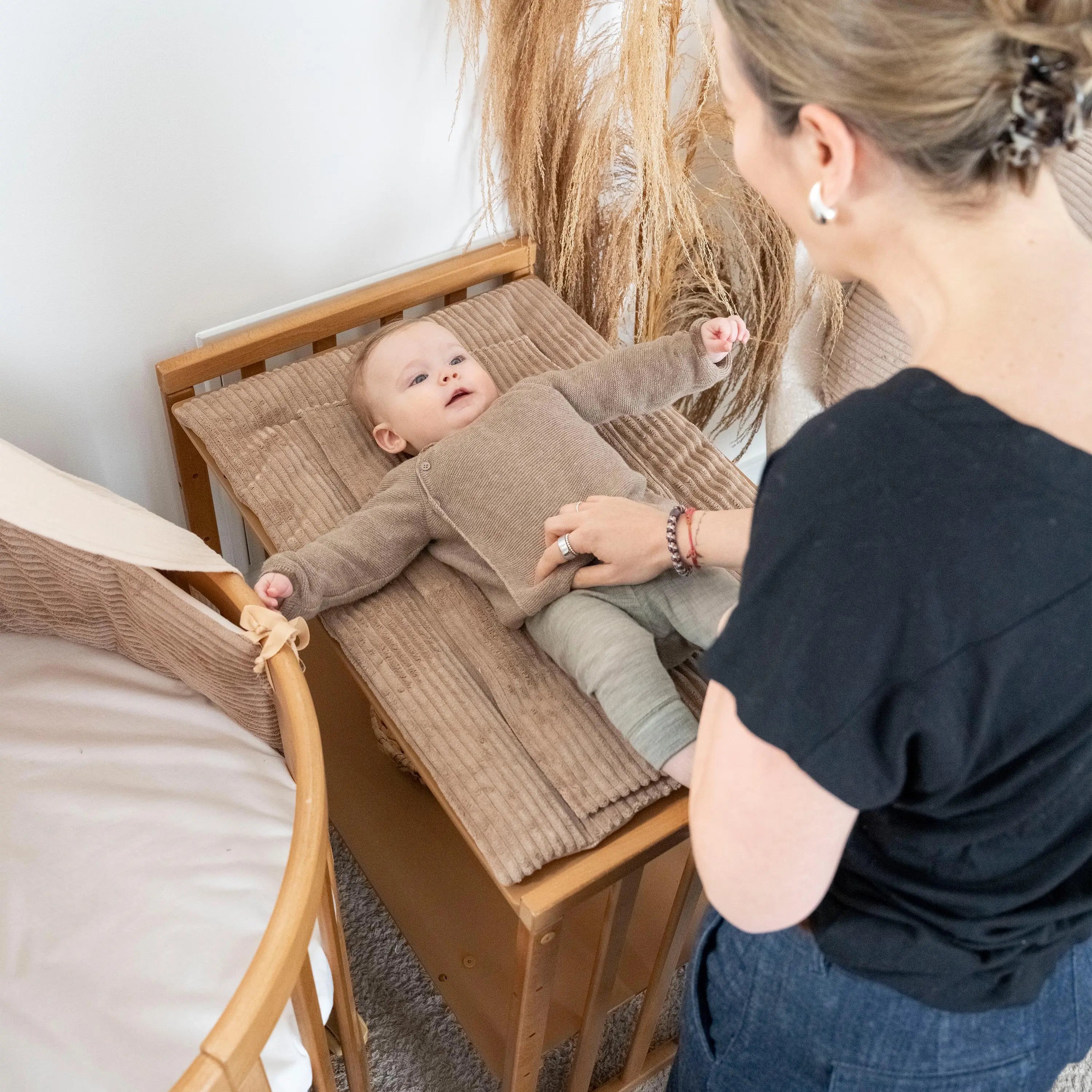 Wickelauflage Cord mit Unterlage – natürlich & kuschelig für dein Baby District for Kids